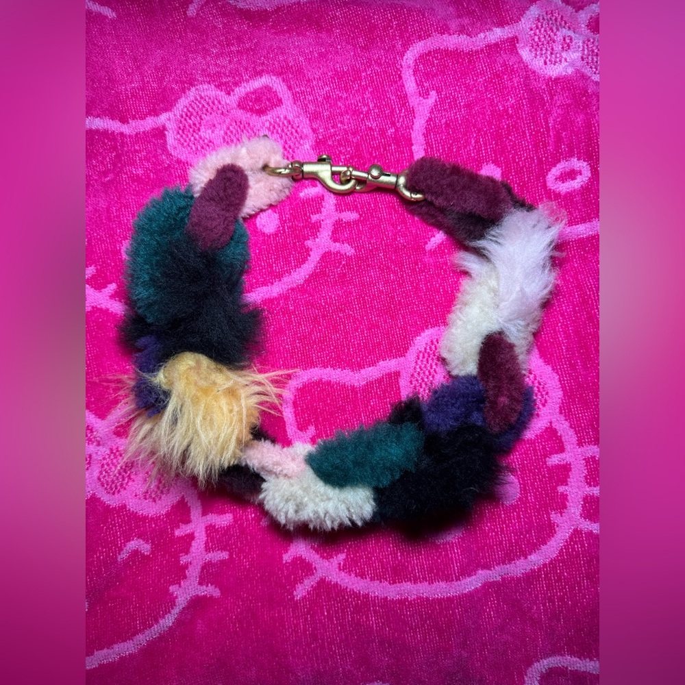 Coach Shearling Chain - Picture 4 of 5